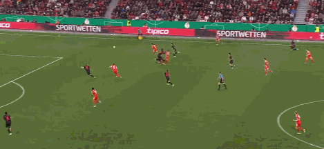 8连胜剑指三冠王！凯恩破僵局冲穆勒神迹，拜仁2-0药厂晋级决赛