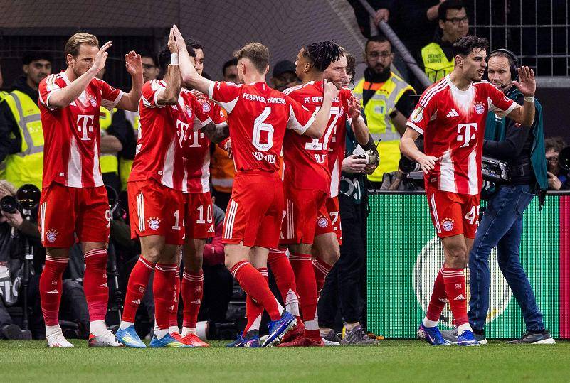 8连胜剑指三冠王！凯恩破僵局冲穆勒神迹，拜仁2-0药厂晋级决赛