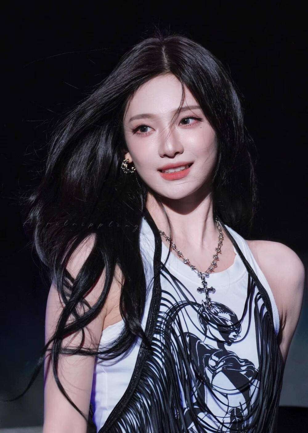 宁艺卓正面硬刚恶评！回怼键盘侠获全网力挺，这才是偶像该有的态度