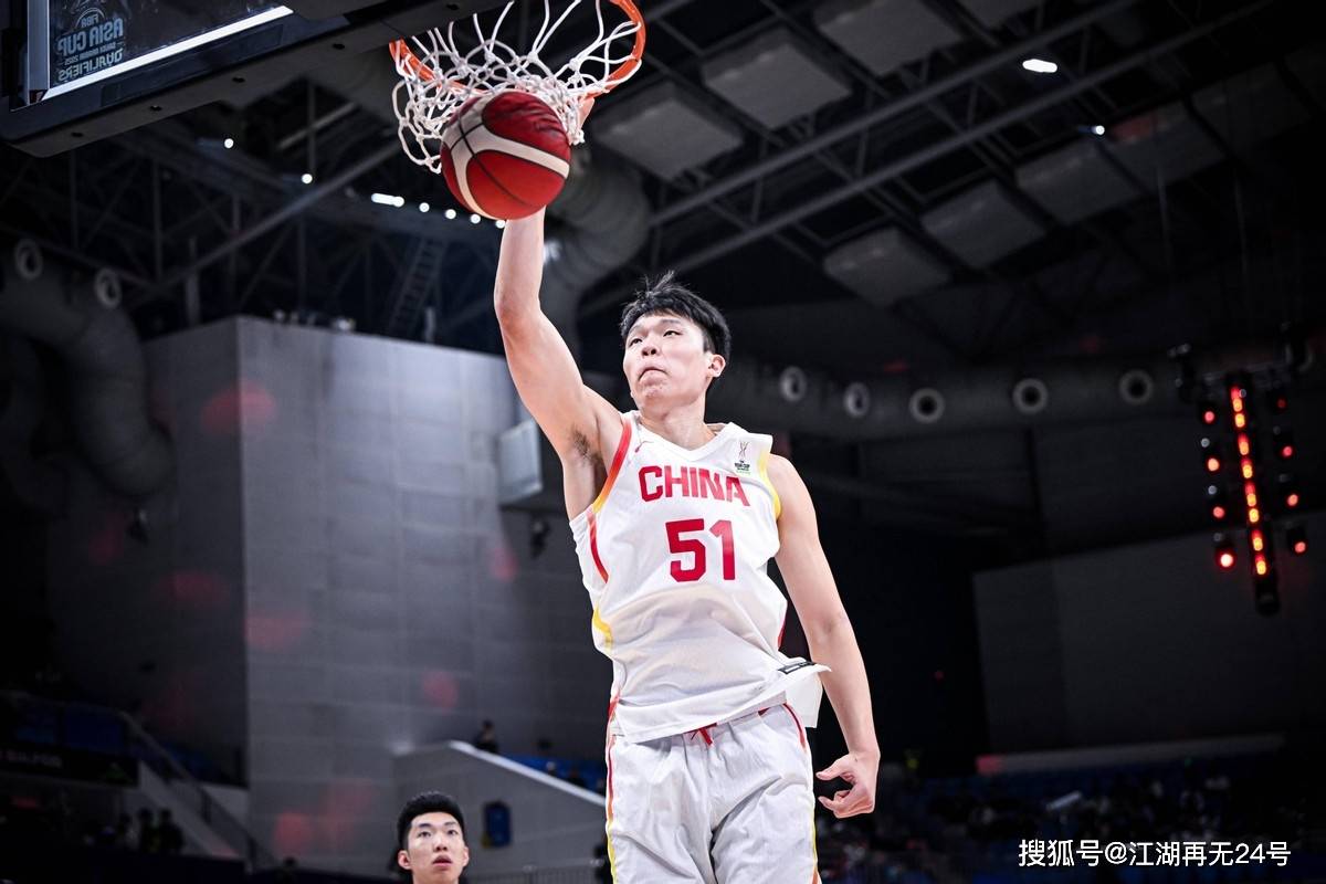 中国男篮迎大考验！湖人悍将季后赛大爆发，杨瀚森回归恐也无济于事