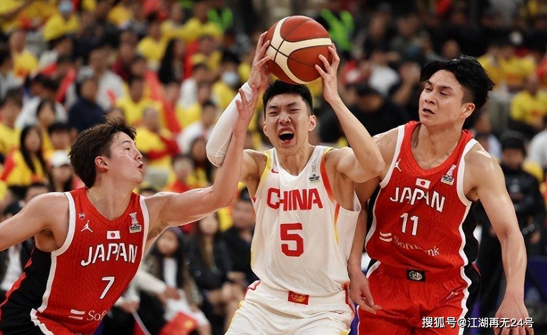 中国男篮迎大考验！湖人悍将季后赛大爆发，杨瀚森回归恐也无济于事