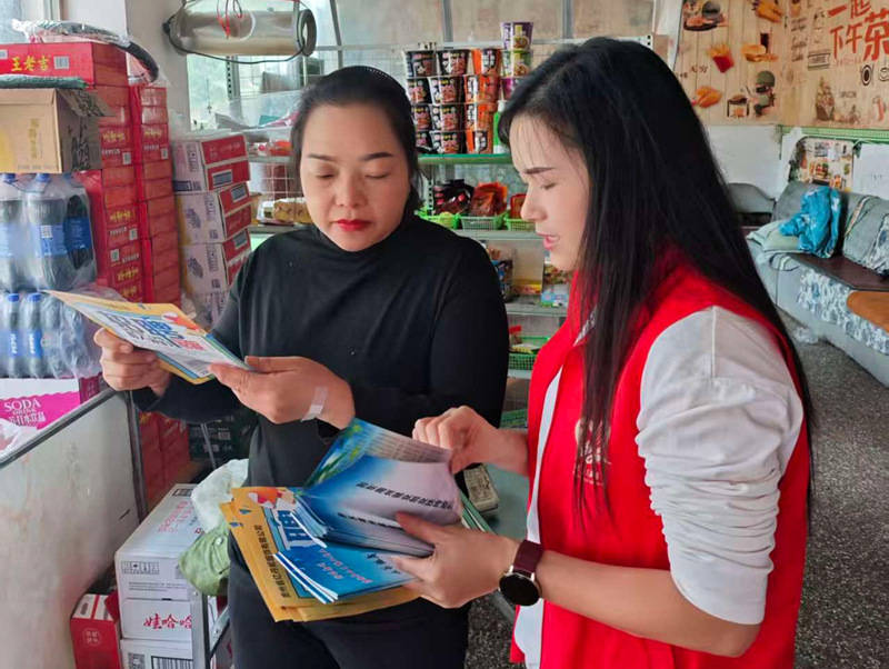 贵州施秉：摊位“摆”出岗位，大巴“载”满民心